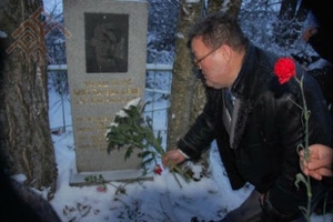 Митта Ваҫлейӗн вил тӑпри ҫине чечек хунӑ саман 