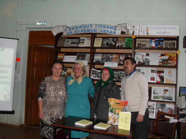 Кӗнеке хӑтлавӗнче. Зинаида Михайловна сулахайран иккӗмӗш