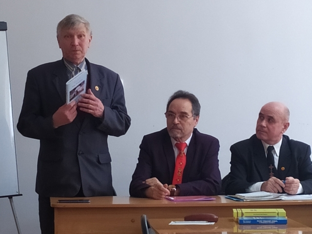 Уҫӑ сӗтел президиумӗ