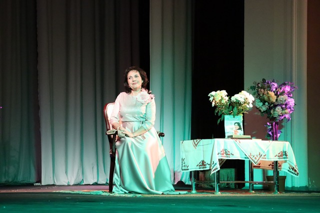 Наталия Сергеева. Чӑваш Енри Театр ӗҫченӗсен Фейсбукри страницинчи сӑнӳкерчӗк