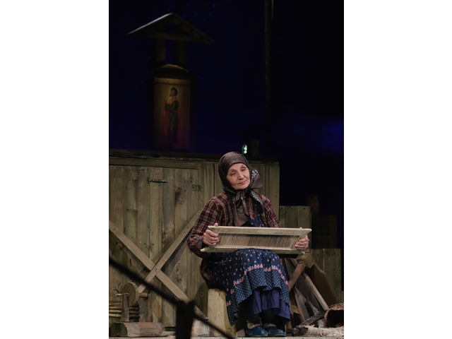 Тӗп рольте - Нина Яковлева. chuvdram.ru сӑнӳкерчӗкӗ