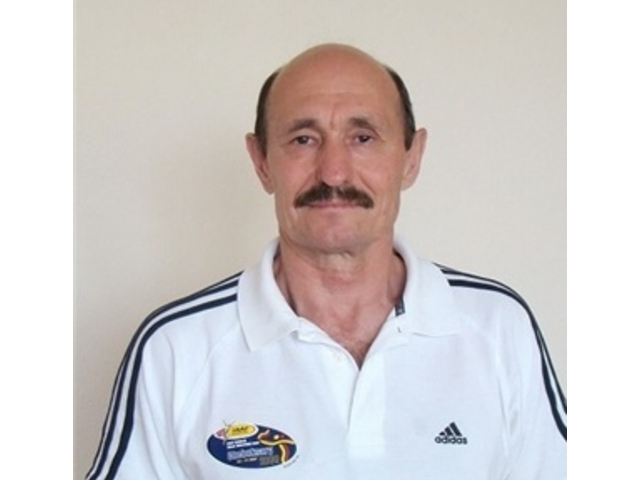 Сӑнӳкерчӗкре — Виктор Семенов.