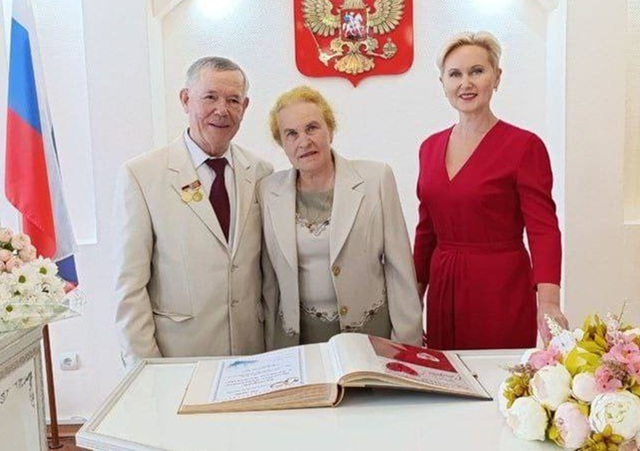 "Контактри" сӑн