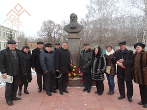 Кӑнна Кушкинче — Иван Яковлев палӑкӗ умӗнче