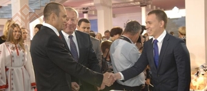 Кирилл Кириллов (сулахайри) ашшӗпе, Владимир Ермолаевпа тата Чӑваш Ен Элтеперӗпе Михаил Игнатьевпа